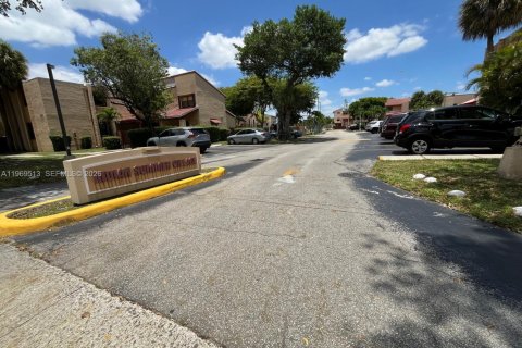 Снять в аренду кондоминиум в Майами, Флорида 2 спальни, 141.21м2, № 2030732 - фото 24