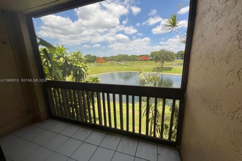 Снять в аренду кондоминиум в Майами, Флорида 2 спальни, 141.21м2, № 2030732 - фото 2