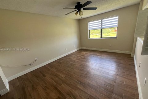 Снять в аренду кондоминиум в Майами, Флорида 2 спальни, 141.21м2, № 2030732 - фото 13