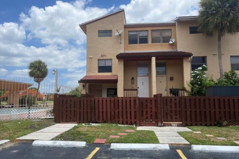 Кондоминиум с 2 спальнями в Майами, Флорида № 2030732