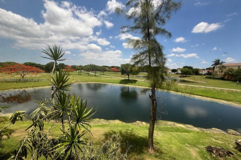 Снять в аренду кондоминиум в Майами, Флорида 2 спальни, 141.21м2, № 2030732 - фото 22