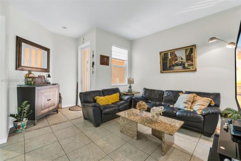 Купить таунхаус в Хомстед, Флорида 3 спальни, 112.97м2, № 2363667 - фото 12