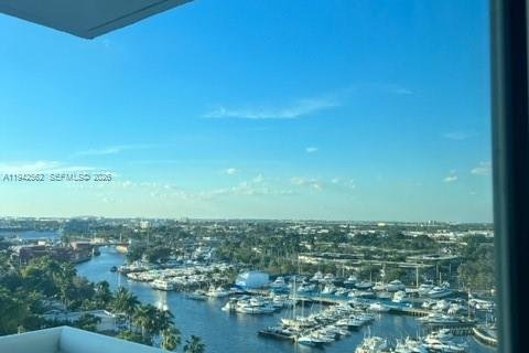 Condo in Miami, Florida, 2 bedrooms  № 1999993 - photo 19