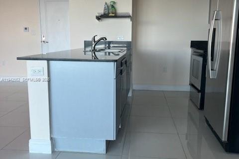 Condo in Miami, Florida, 2 bedrooms  № 1999993 - photo 14