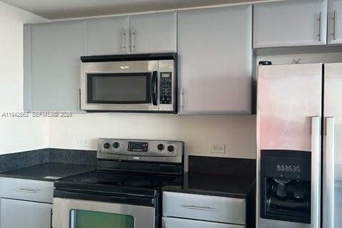 Condo in Miami, Florida, 2 bedrooms  № 1999993 - photo 30