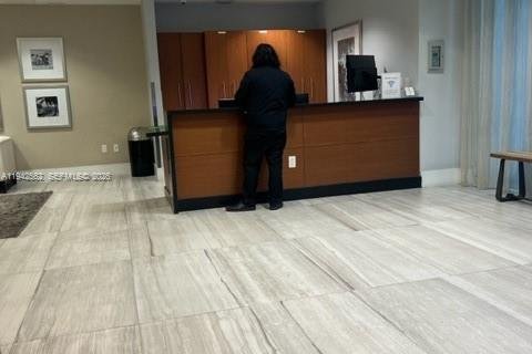 Condo in Miami, Florida, 2 bedrooms  № 1999993 - photo 7