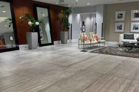 Condo in Miami, Florida, 2 bedrooms  № 1999993 - photo 6