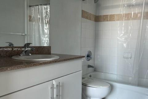 Condo in Miami, Florida, 2 bedrooms  № 1999993 - photo 28