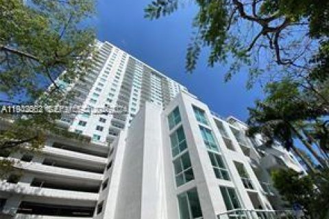 Condo in Miami, Florida, 2 bedrooms  № 1999993 - photo 2