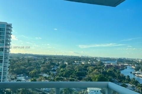 Condo in Miami, Florida, 2 bedrooms  № 1999993 - photo 21