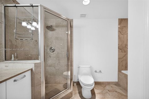 Condo in Coral Gables, Florida, 2 bedrooms  № 2027172 - photo 24