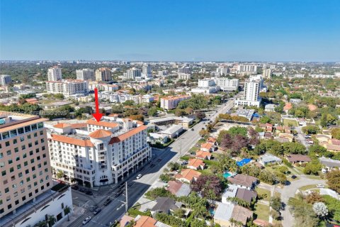 Condo in Coral Gables, Florida, 2 bedrooms  № 2027172 - photo 2