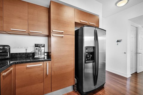 Condo in Coral Gables, Florida, 2 bedrooms  № 2027172 - photo 15