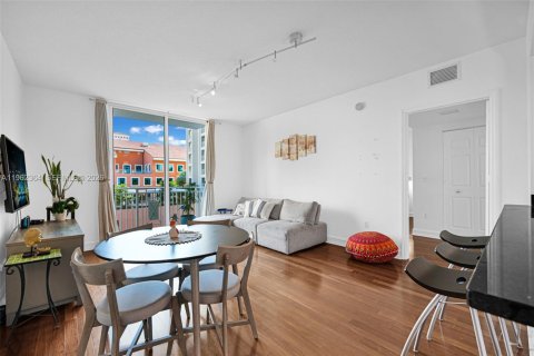 Condo in Coral Gables, Florida, 2 bedrooms  № 2027172 - photo 16