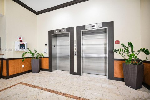 Condo in Coral Gables, Florida, 2 bedrooms  № 2027172 - photo 10