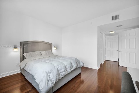 Condo in Coral Gables, Florida, 2 bedrooms  № 2027172 - photo 22