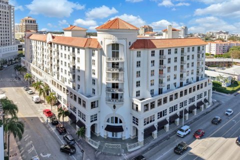 Condo in Coral Gables, Florida, 2 bedrooms  № 2027172