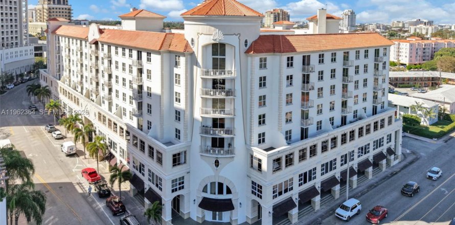 Condo in Coral Gables, Florida, 2 bedrooms  № 2027172