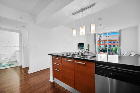 Condo in Coral Gables, Florida, 2 bedrooms  № 2027172 - photo 14