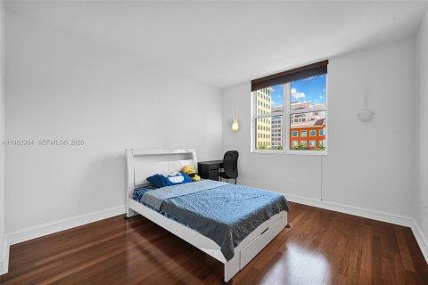 Condo in Coral Gables, Florida, 2 bedrooms  № 2027172 - photo 27