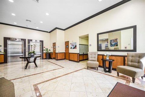 Condo in Coral Gables, Florida, 2 bedrooms  № 2027172 - photo 9