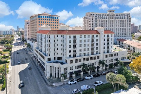 Condo in Coral Gables, Florida, 2 bedrooms  № 2027172 - photo 4