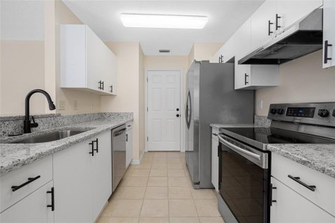 House in Leesburg, Florida 2 bedrooms, 117.24 sq.m. № 2219579 - photo 21