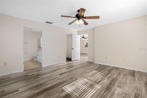 House in Leesburg, Florida 2 bedrooms, 117.24 sq.m. № 2219579 - photo 25