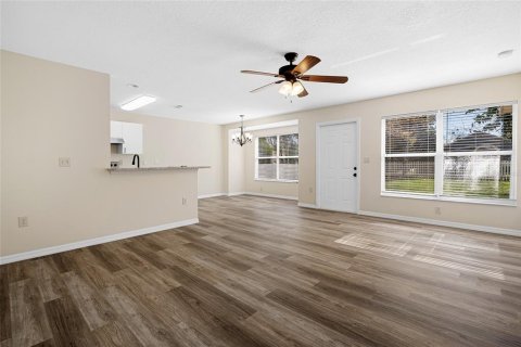 House in Leesburg, Florida 2 bedrooms, 117.24 sq.m. № 2219579 - photo 16