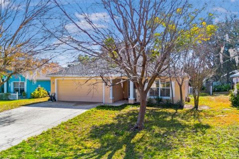 House in Leesburg, Florida 2 bedrooms, 117.24 sq.m. № 2219579 - photo 3