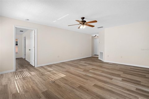 House in Leesburg, Florida 2 bedrooms, 117.24 sq.m. № 2219579 - photo 17