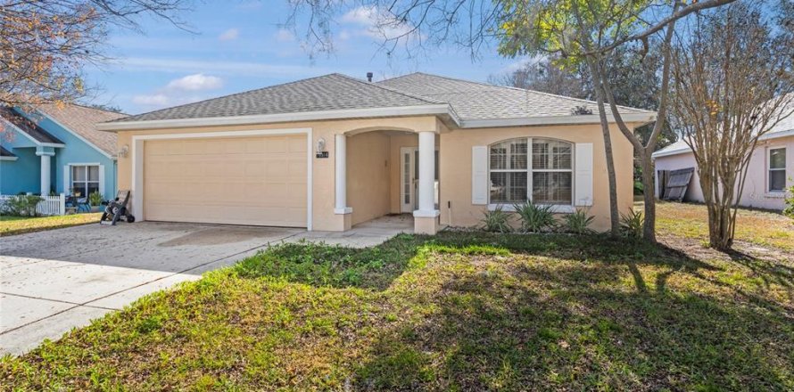House in Leesburg, Florida 2 bedrooms, 117.24 sq.m. № 2219579