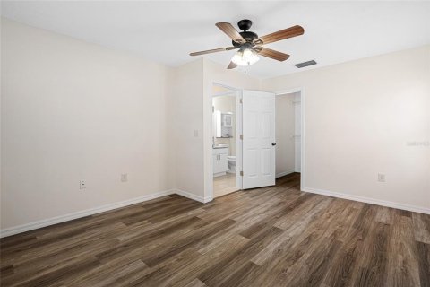 House in Leesburg, Florida 2 bedrooms, 117.24 sq.m. № 2219579 - photo 12