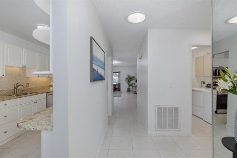 Condo in Safety Harbor, Florida, 2 bedrooms  № 1824579 - photo 6