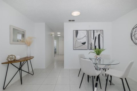 Condo in Safety Harbor, Florida, 2 bedrooms  № 1824579 - photo 17
