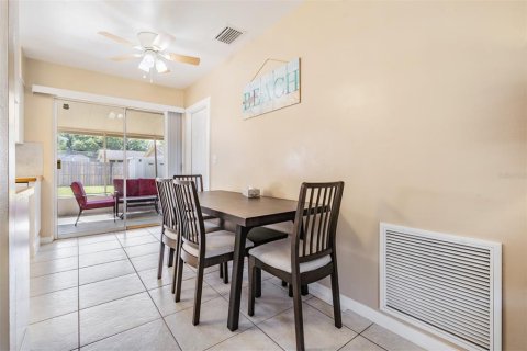 House in Largo, Florida 2 bedrooms, 74.14 sq.m. № 1876759 - photo 9
