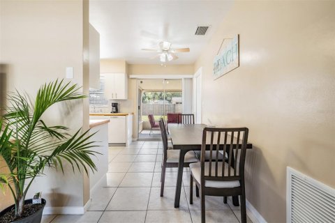 House in Largo, Florida 2 bedrooms, 74.14 sq.m. № 1876759 - photo 8