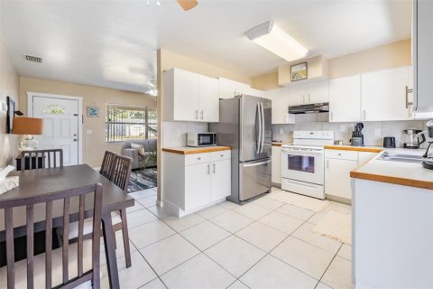 House in Largo, Florida 2 bedrooms, 74.14 sq.m. № 1876759 - photo 11
