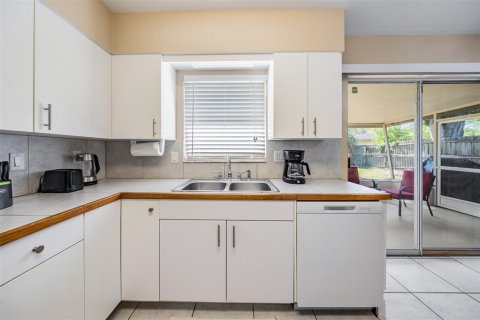 House in Largo, Florida 2 bedrooms, 74.14 sq.m. № 1876759 - photo 15