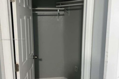 Villa ou maison à louer à Miami, Floride: 3 chambres, 127.28 m2 № 1998283 - photo 9