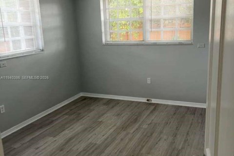 Villa ou maison à louer à Miami, Floride: 3 chambres, 127.28 m2 № 1998283 - photo 6