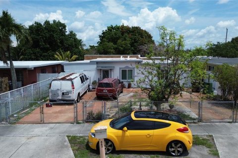 Villa ou maison à vendre à Hialeah, Floride: 4 chambres, 66.89 m2 № 2147392 - photo 3