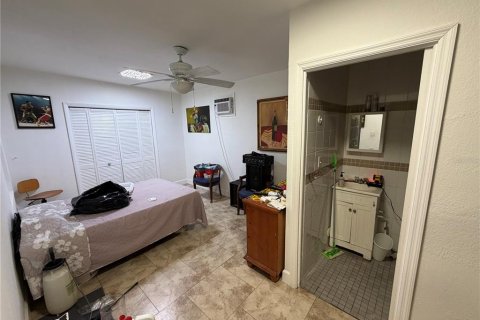 Villa ou maison à vendre à Hialeah, Floride: 4 chambres, 66.89 m2 № 2147392 - photo 11