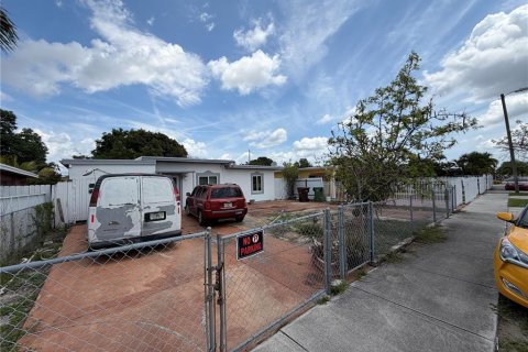 Villa ou maison à vendre à Hialeah, Floride: 4 chambres, 66.89 m2 № 2147392 - photo 2
