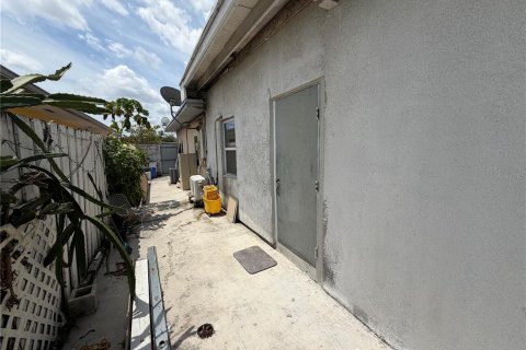 Villa ou maison à vendre à Hialeah, Floride: 4 chambres, 66.89 m2 № 2147392 - photo 28