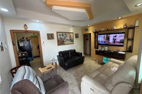 Villa ou maison à vendre à Hialeah, Floride: 4 chambres, 66.89 m2 № 2147392 - photo 7