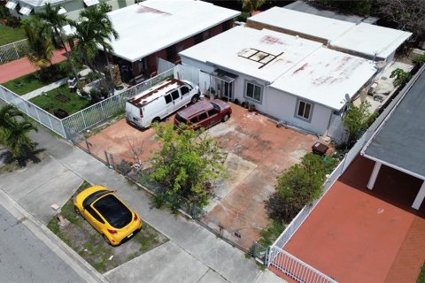 Villa ou maison à vendre à Hialeah, Floride: 4 chambres, 66.89 m2 № 2147392 - photo 5