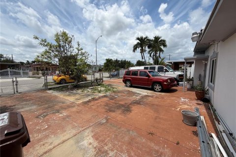 Villa ou maison à vendre à Hialeah, Floride: 4 chambres, 66.89 m2 № 2147392 - photo 6