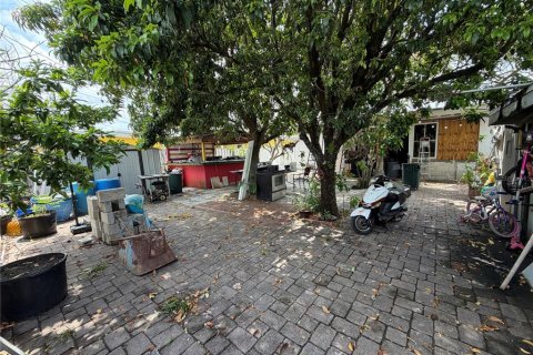 Villa ou maison à vendre à Hialeah, Floride: 4 chambres, 66.89 m2 № 2147392 - photo 22