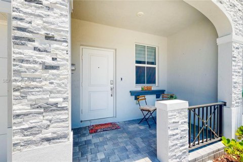 Купить таунхаус в Хомстед, Флорида 3 спальни, 169.73м2, № 2008912 - фото 3